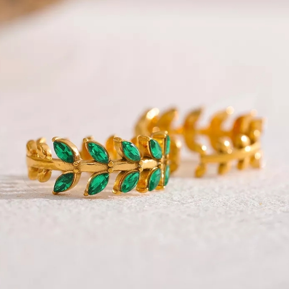 Delicate Diamonds Leaf Adjustable Ring
